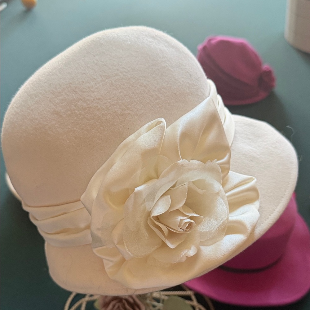 Chic White Floral Women's Hat